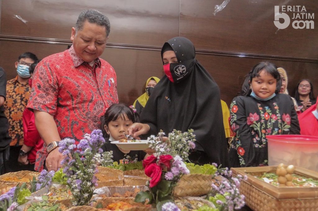 Perayaan Ultah Wawali Whisnu Sakti Dibanjiri Relawan dan Warga Surabaya