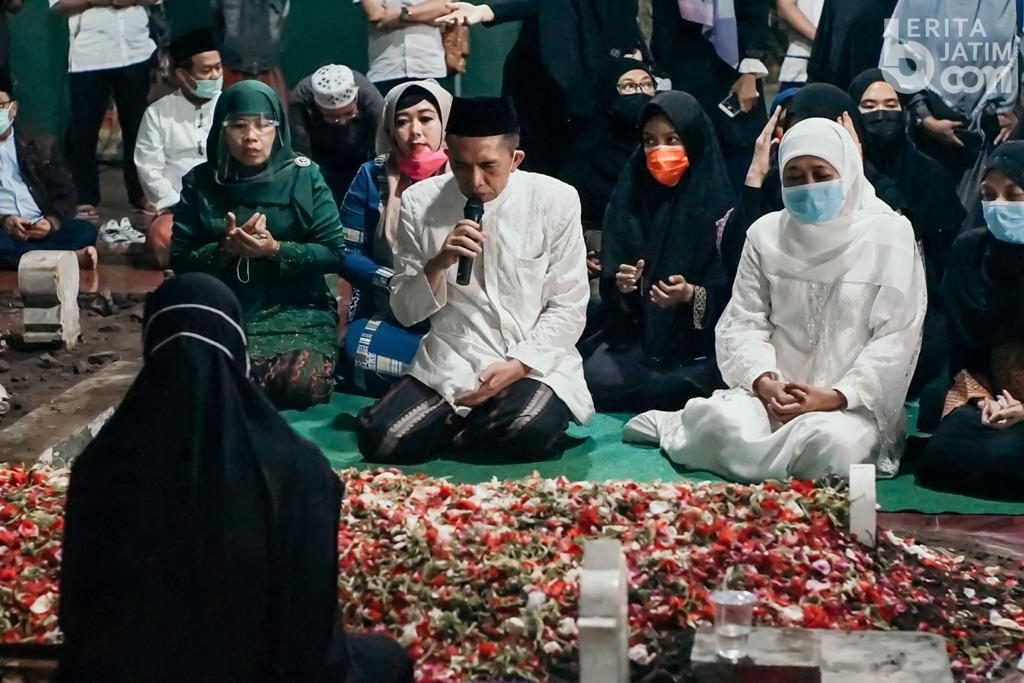 Takziah ke PPDU Rejoso, Cawabup Dwi Astutik Bertemu Gubernur Khofifah