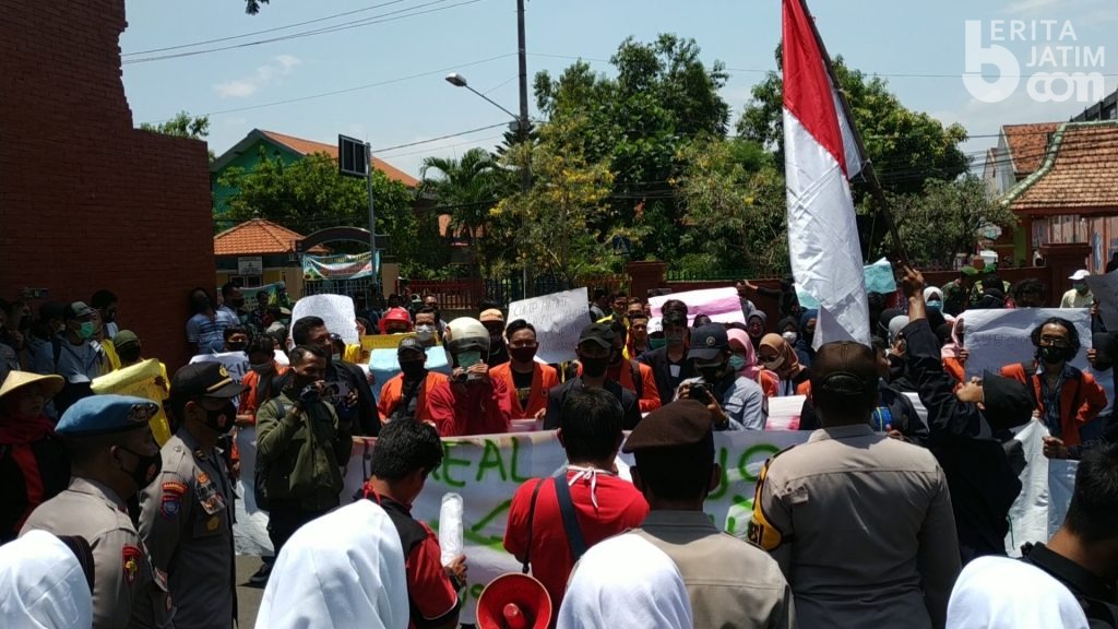 Mahasiswa di Mojokerto Kembali Turun ke Jalan