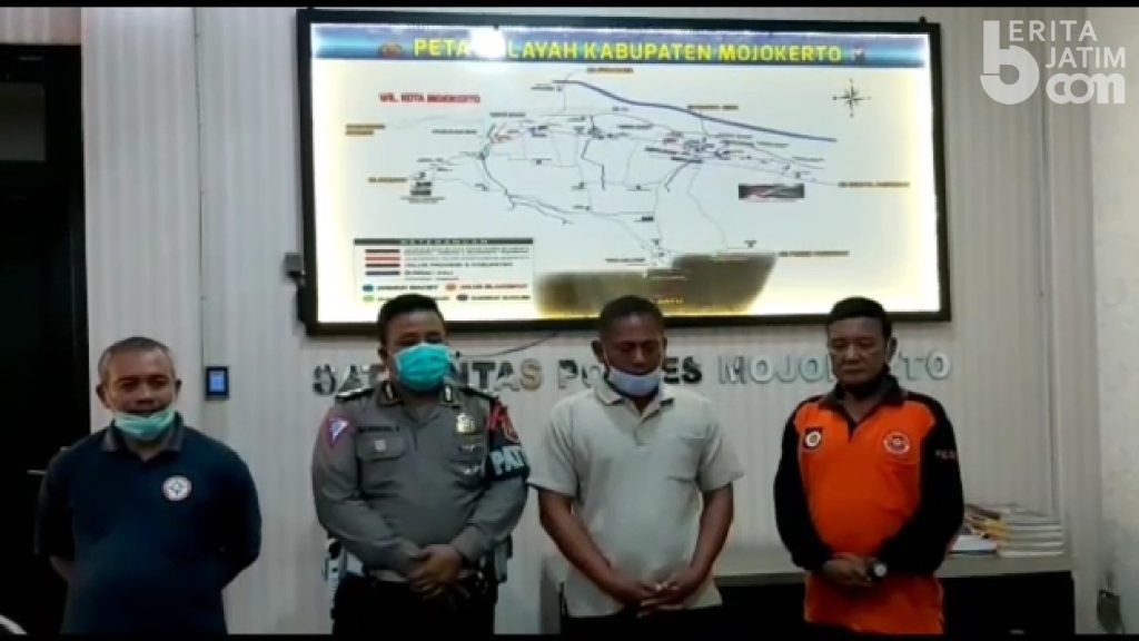 Sopir Innova Halangi Mobil Ambulance di Mojokerto Diberi Surat Tilang dan Wajib Minta Maaf