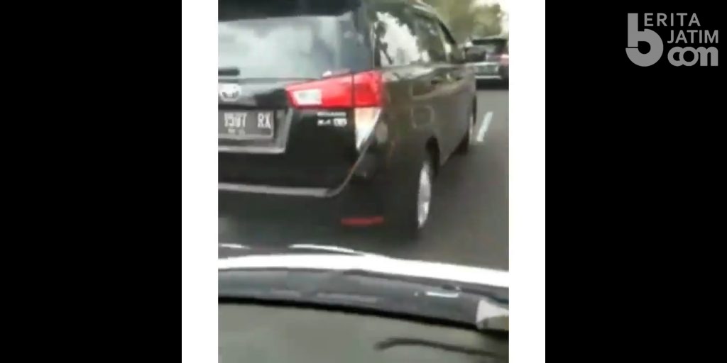 Viral Video Innova Halangi Ambulance Bawa Korban Kecelakaan di Mojokerto