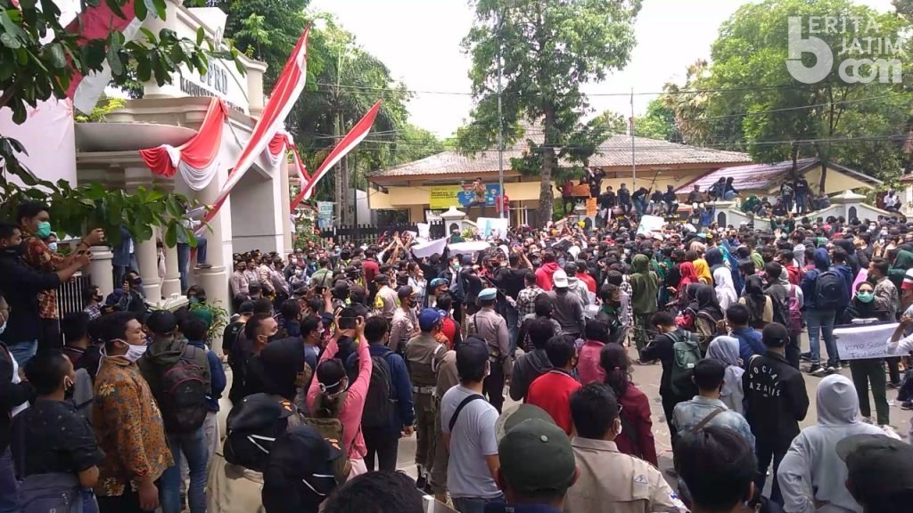 Aliansi Rakyat Bojonegoro Desak Presiden Keluarkan Perpu Omnibus Law