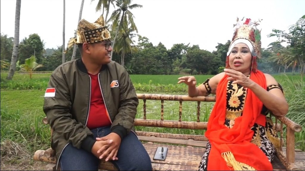 Pengisi Sound Track Lord of The Ring, Inilah Mak Temu Living Legend Tari Gandrung