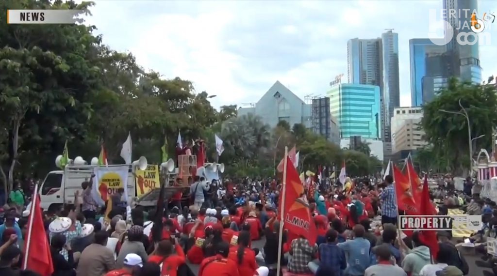 Presiden Jokowi Didesak Segera Cabut UU Cipta Kerja