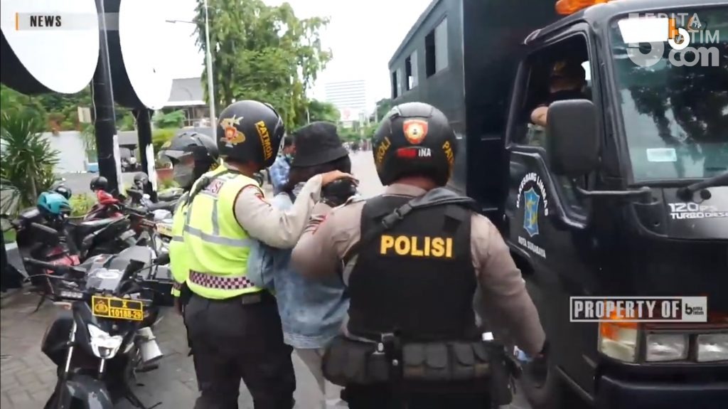 Bawa Molotov hingga Miras, 169 Pendemo Omnibus Law di Surabaya Diamankan