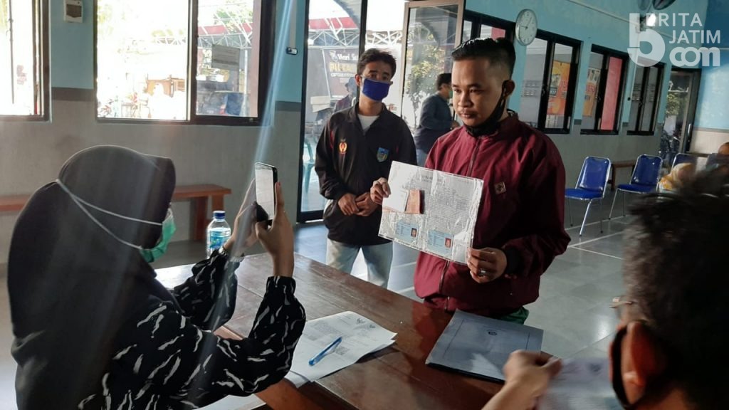 1.704 Warga Kurang Mampu di Ngasem Kediri Terima BST