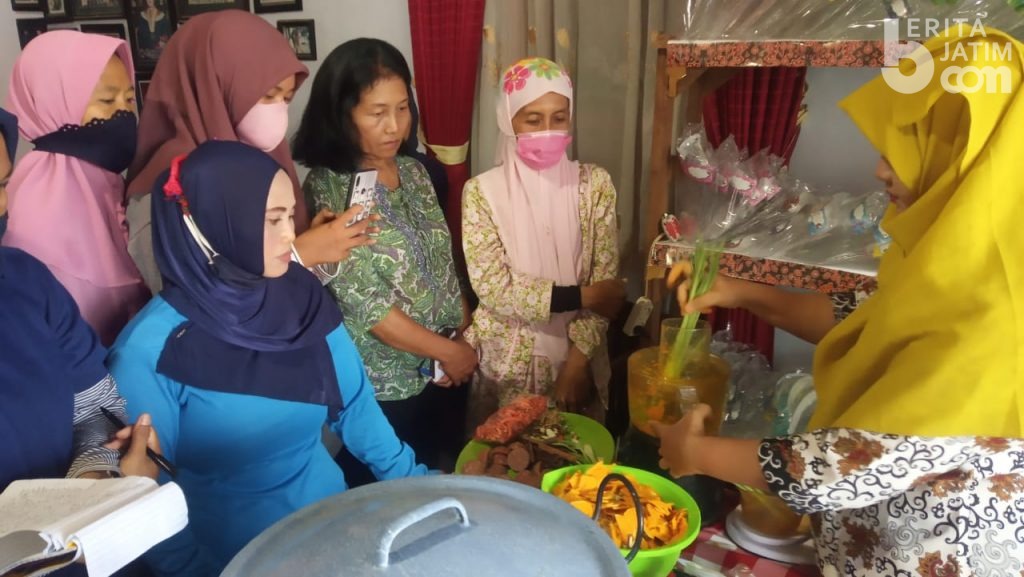 Emak-emak di Kediri Latihan Racik Minuman Berbahan Rimpang