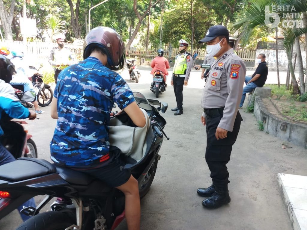 Tak Pakai Masker, Pengendara Motor di Kediri Kena Sanksi