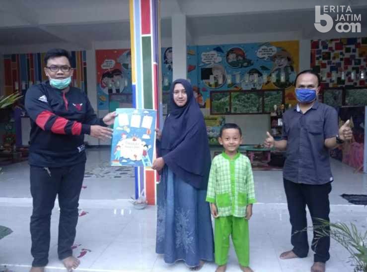 Dosen Umsida Sidoarjo Bagi Modul Daring ke TK-PAUD di Lamongan