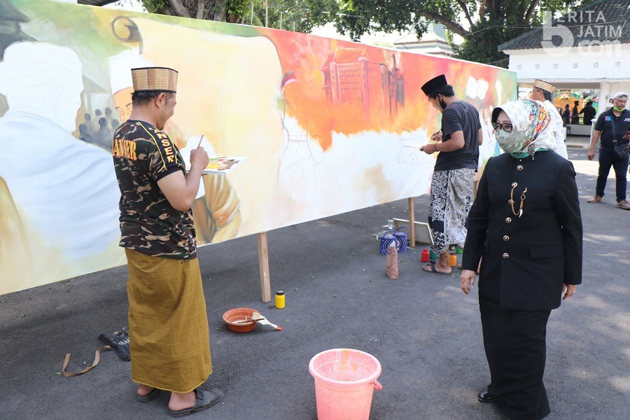 Hari Santri, Bupati Jombang Apresiasi Lukisan Resolusi Jihad