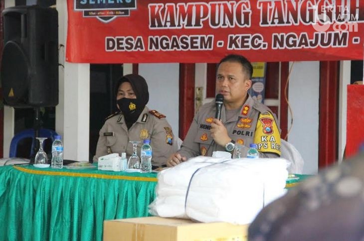 Kapolres Malang Serahkan Bansos dan Alkes Bagi Kampung Tangguh