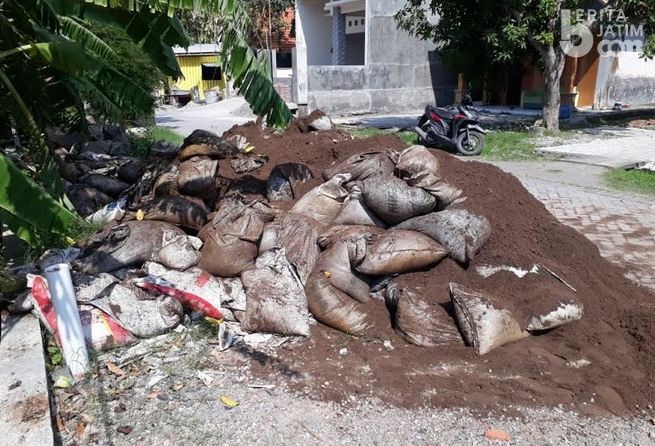 Desa Tenaru Gresik Jadi Pembuangan Limbah B3