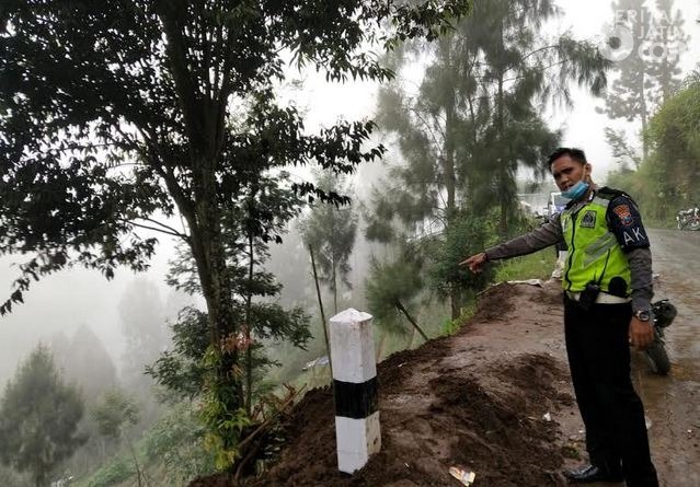 Mobil Pick Up Terjun ke Jurang di Desa Argosari