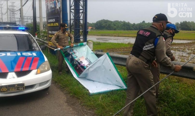Beberapa Pemilik Baliho di Bangkalan Enggan Bayar Pajak