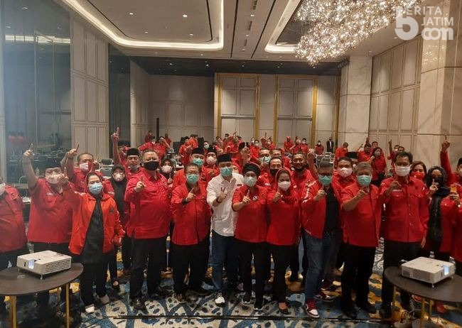 PDIP: Lagu ‘Hancurkan Risma’ Gagal, Dukungan Rakyat ke Eri Cahyadi Menguat