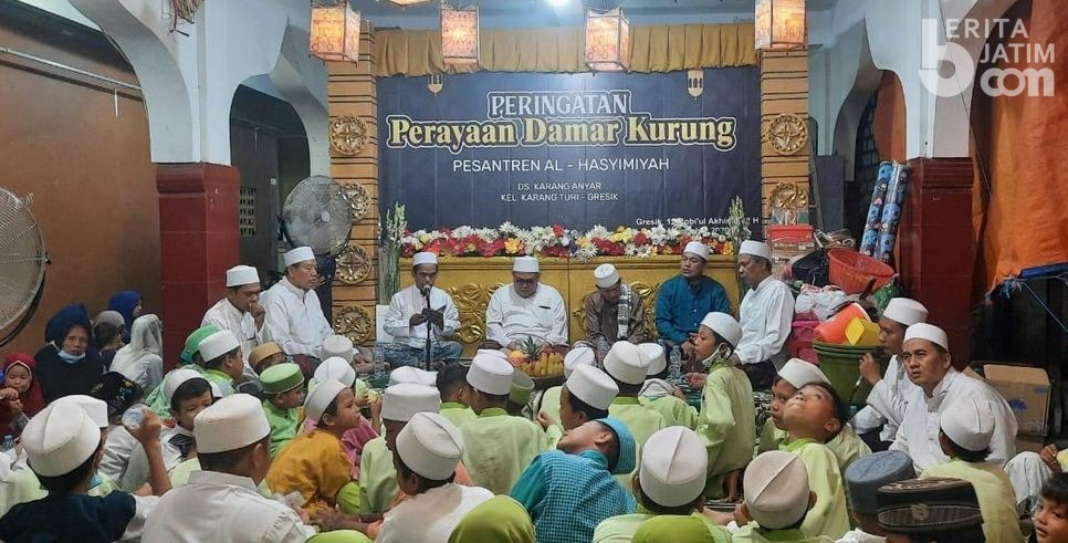 Istri Gus Yani Hadiri Perayaan Tradisi Damar Kurung Gresik