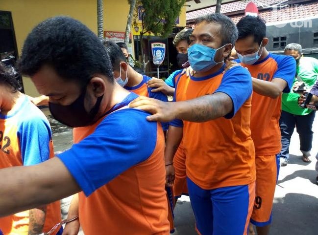 Bekuk 9 Pengedar Sabu, Polisi Sita Uang Rp 4,8 Juta