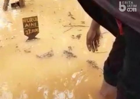 Tiga Hari Disemayamkan, Makam Cucu Pengungsi Syiah Tergenang Banjir