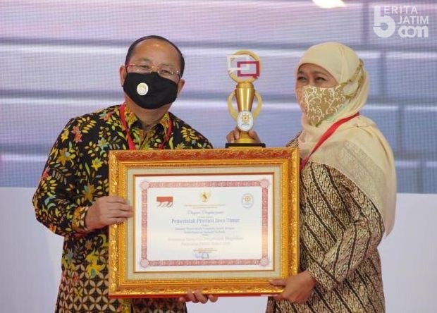 Jatim Boyong 2 Penghargaan, Khofifah: Ini Pendorong Tingkatkan Inovasi dan Pelayanan Publik