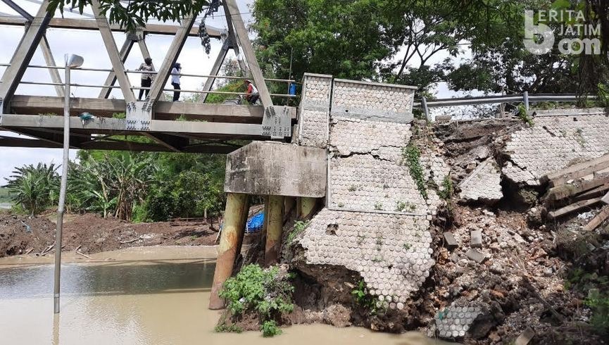 Ambrol, Jembatan Glendeng Soko Ditutup untuk Mobil Selama Seminggu
