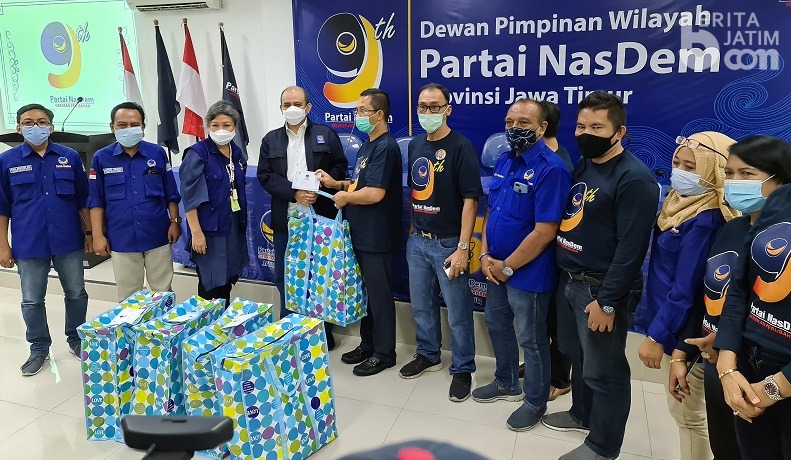 Berjuang Bersama Rakyat, NasDem Bagikan 999 Paket Sembako Bagi Janda Pejuang