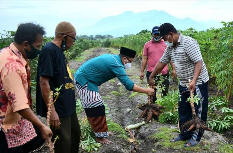 Kunjungi Petani Tulangan, Gus Muhdlor Komitmen Modernisasi Pertanian