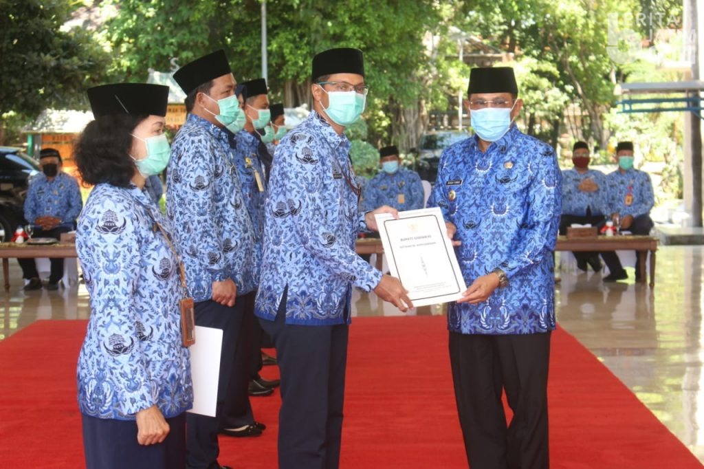 517 PNS Pemkab Sidoarjo Terima SK Kenaikan Pangkat