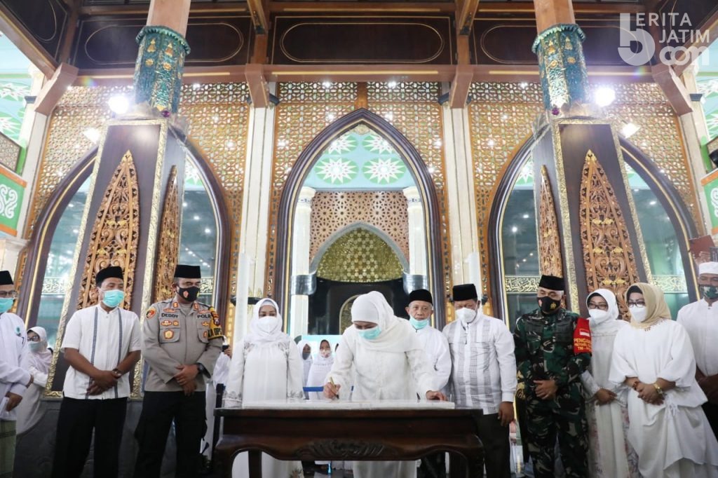 Gubenur Jatim Resmikan Masjid Agung Tertua di Kota Mojokerto
