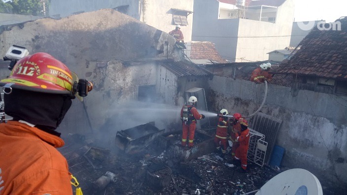 Gegara Sampah, Gudang Minimarket di Tambaksari Terbakar