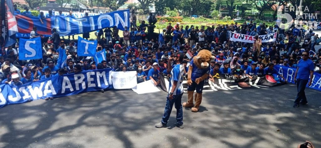 9 Tahun Dualisme Arema, Suporter Turun Jalan Tuntut Satu Klub