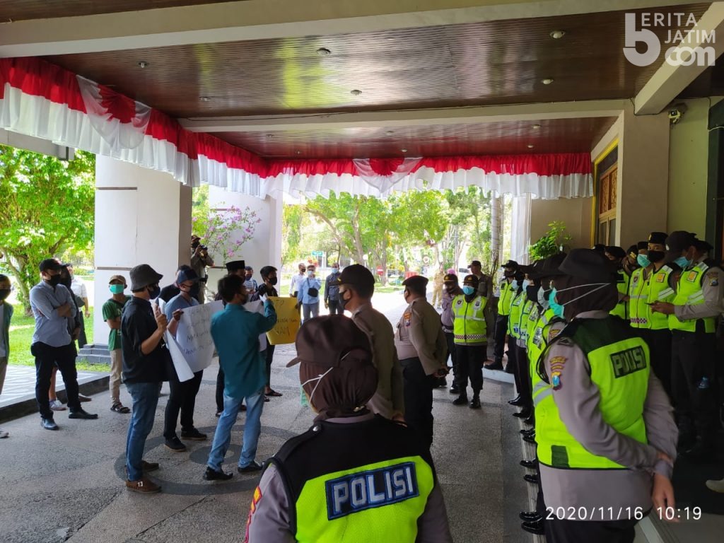 Tuntut Tranparansi DID dan BTT, IYC Demo Pemkab Bangkalan