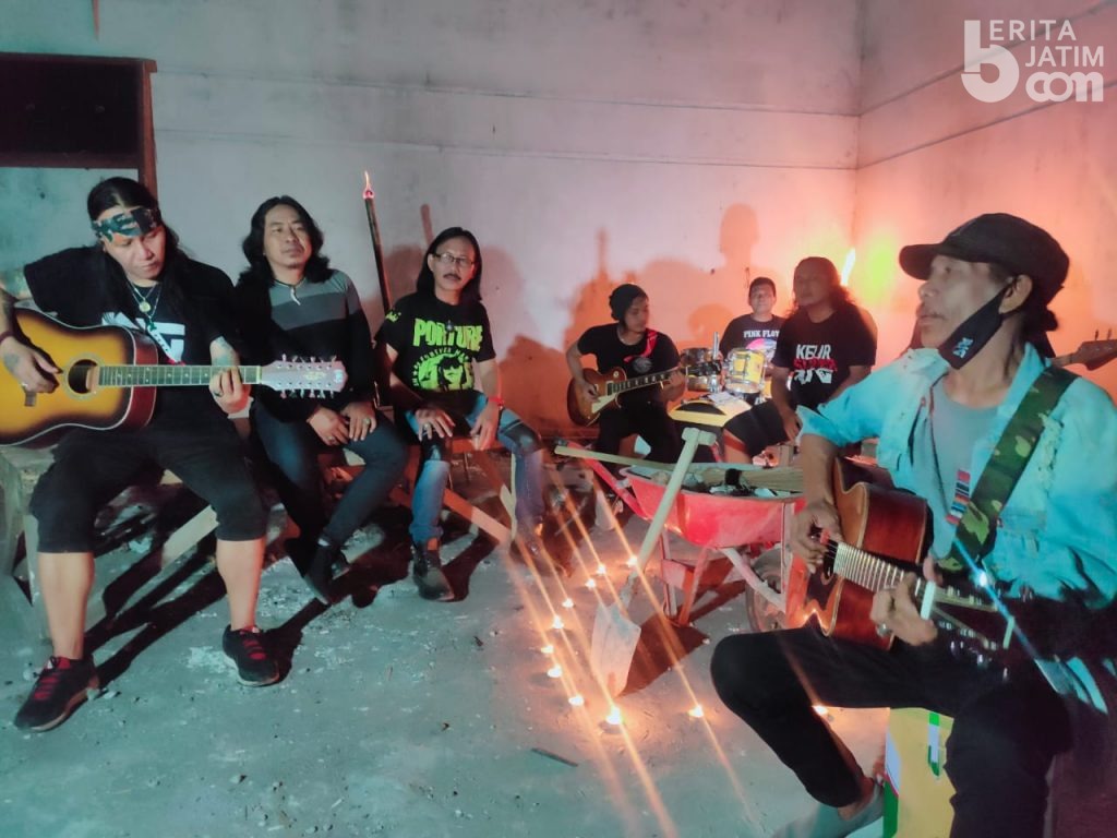 Prihatin Covid-19, Musisi Legendaris Ini Ciptakan Lagu ‘Pageblug’