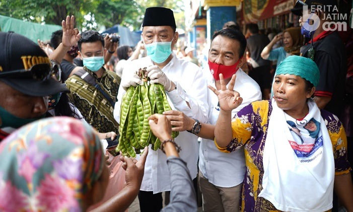 Pedagang Pasar Larangan Antusias Sambut Cabup Kelana