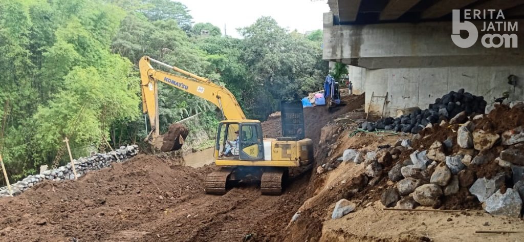 Plengsengan Jembatan Kedungkandang Ambrol, Tidak Ganggu Proyek