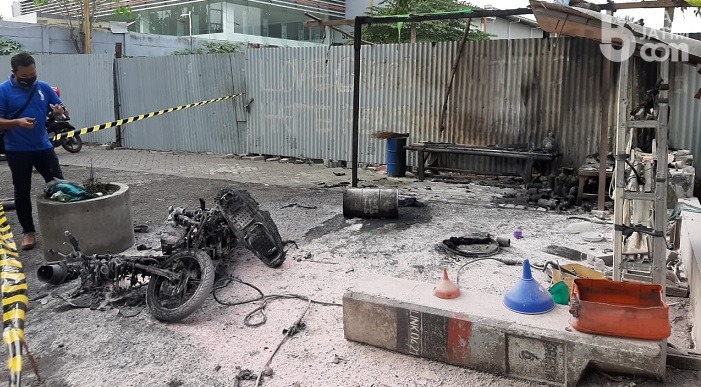 Kios Bensin Eceran Meledak, 1 Motor Hangus Terbakar