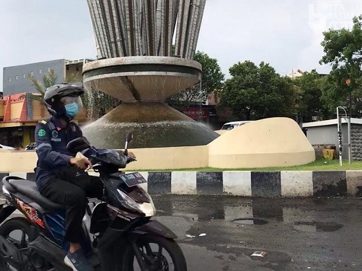 Landmark Tugu Lontar di Gresik Tak Terurus