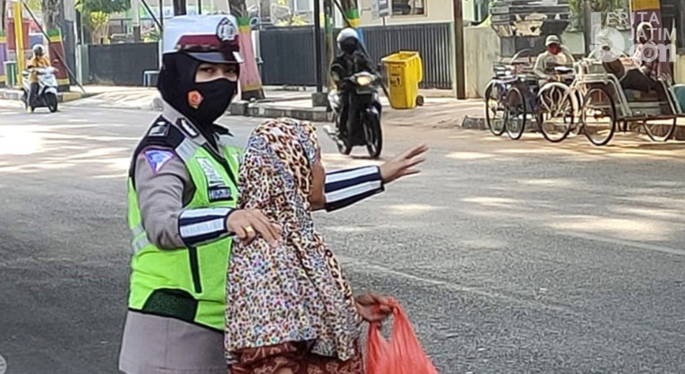 Edukasi dan Sosialisasi Prokes di Tengah Operasi Zebra Semeru 2020