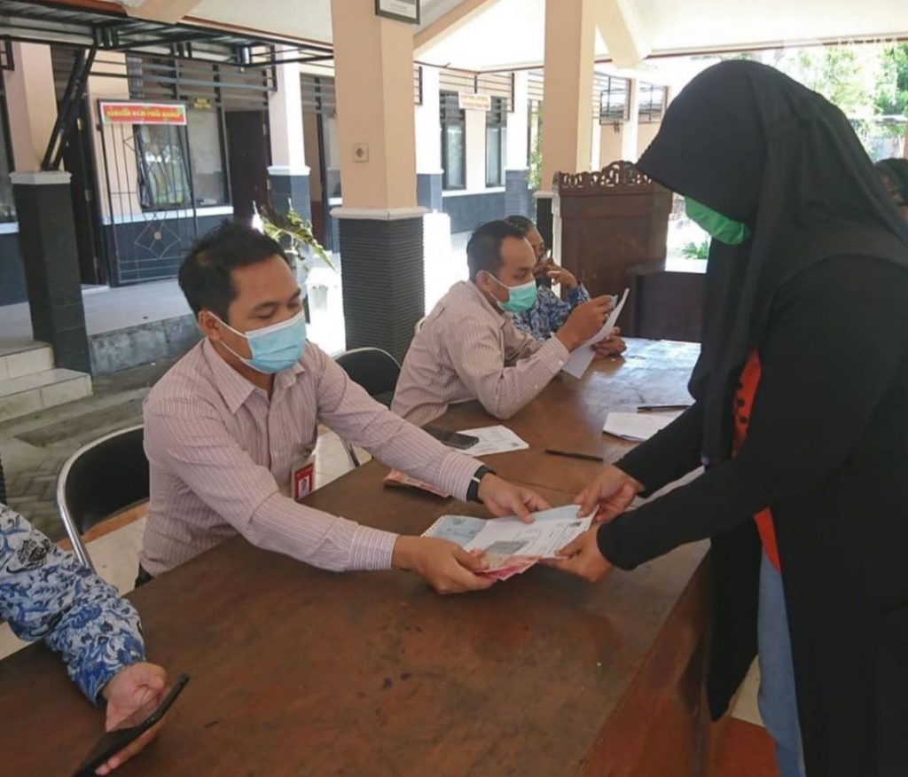 Pemkab Kediri Salurkan BST Tahap VIII Tahun 2020 Sebesar 8.092 KPM di 6 Kecamatan