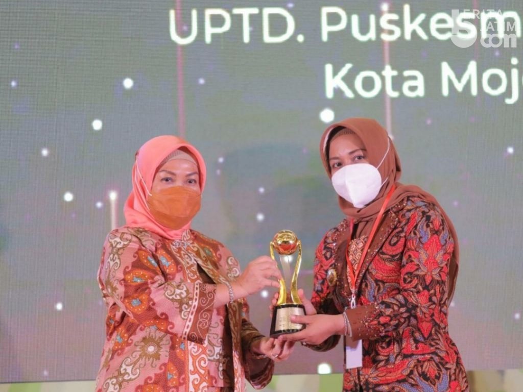 Dalam Sehari, Ning Ita Wali Kota Mojokerto Sabet Dua Penghargaan Bergengsi dalam Peringatan HKN