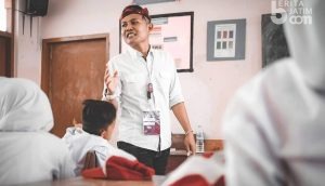 Guru, Kunci Penggerak yang Digugu dan Ditiru