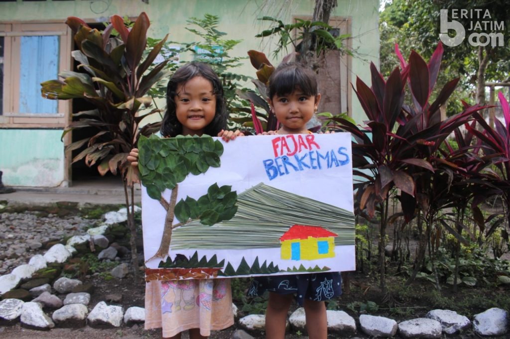 Mas Pandemi, Relawan Fajar Berkemas Temani Belajar Anak-anak di Kebun Kopi Damarwulan
