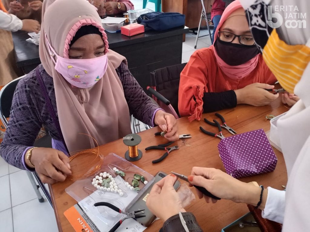 Difabel Dilatih Pasarkan Produk Kerajinan Melalui Medsos