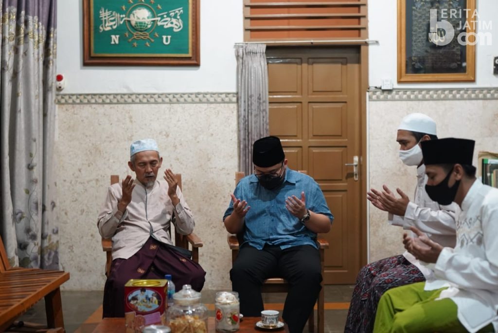 Cabup Dhito Pramono Minta Doa Restu Masyayikh Pesantren Lirboyo