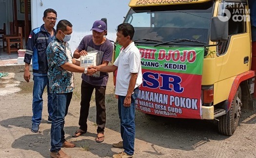 Perusahaan Tambang Pasir Bagikan 1.300 Paket Sembako