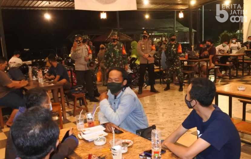Tekan Covid, Aparat di Gresik Terus Sosialisasikan Wajib 3M