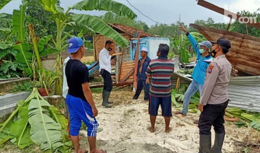 Puting Beliung Terjang 2 Kecamatan di Tuban, Rumah Warga Ambruk