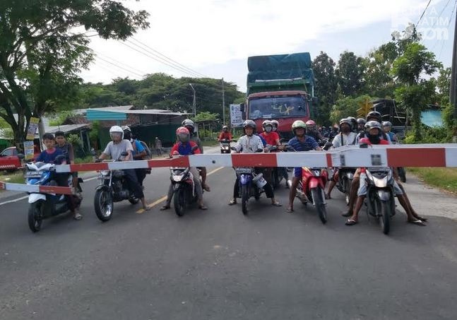 KAI Daop 7 Lakukan Perawatan Jalur di Perlintasan Sebidang di Bagor
