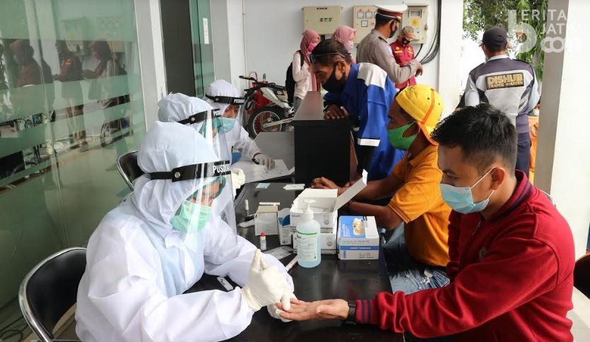 Puluhan Pemudik Tujuan Magetan Jalani Rapid Test di Terminal Maospati