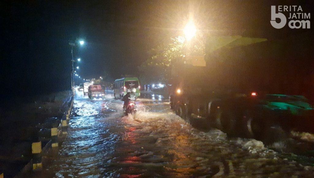 Diguyur Hujan Berjam-jam, Jalur Pantura Tuban Banjir