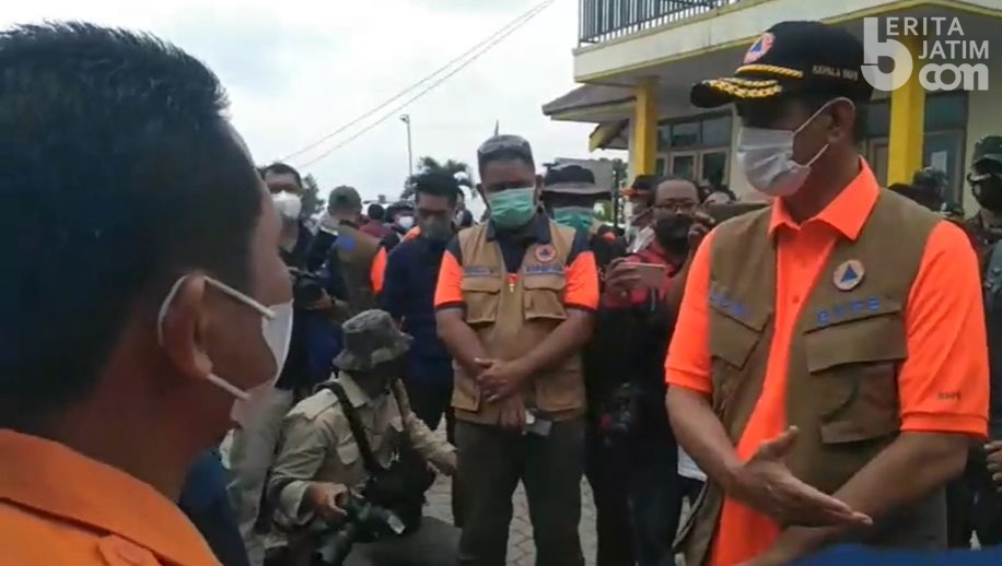 Lava Masih Panas, Doni Monardo Minta Masyarakat Menjauh dari DAS Gunung Semeru